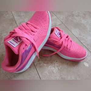 PUMA Girls Pink bling shoes sz5